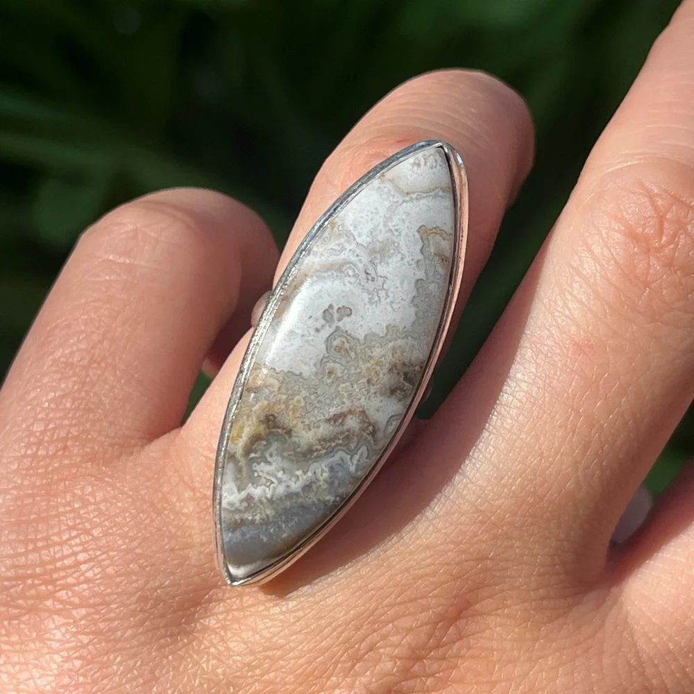 Size‎ 6 925 silver plated crazy lace agate ring
